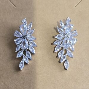 NEW Elegant Silver Floral Crystal Earrings